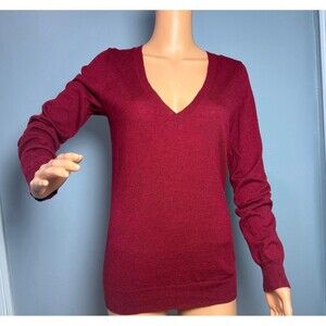 The Limited Women's V-Neck Sweater Red Small NWT Lightweight Soft Knit Pullover.